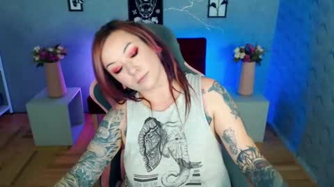 Yolandi-Foun online show from November 10, 12:59 pm