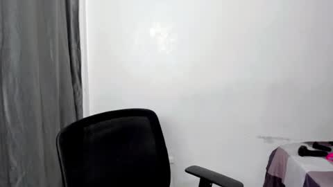 Snapshot of yonas_fucktoy chatting on July 18, 2:05 am yona online show from July 18, 2:05 am