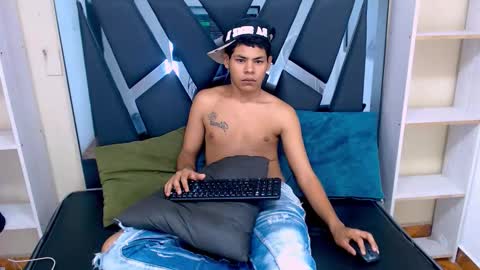 Snapshot of yordi_alpha chatting on October 25, 12:23 pm Yordi online show from October 25, 12:23 pm