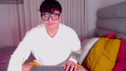 Snapshot of yossefmout chatting on June 10, 10:47 am Yossef online show from June 10, 10:47 am