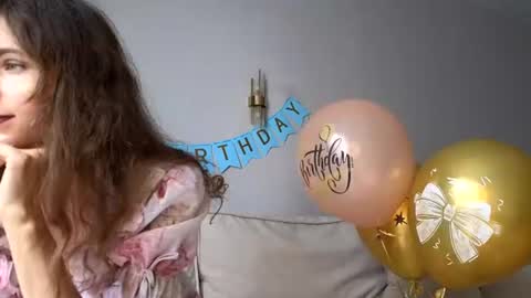 Snapshot of you_desire chatting on June 19, 10:52 am Liliya online show from June 19, 10:52 am