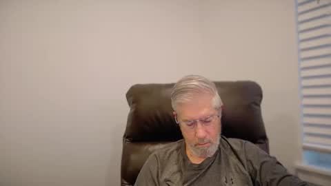 Colorado Guy Straight online show from November 8, 1:33 pm