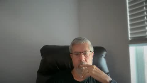Snapshot of yougogirl_3 chatting on June 3, 1:03 pm Colorado Guy Straight online show from June 3, 1:03 pm