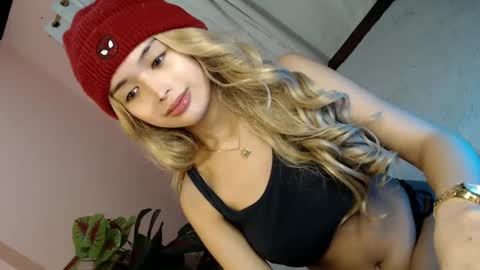 Snapshot of yougotelise69 chatting on January 7, 9:18 am HAPPY BIRTHDAY TO ME online show from January 7, 9:18 am