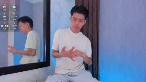 Snapshot of youn_rider chatting on April 24, 8:22 pm NICOLS online show from April 24, 8:22 pm