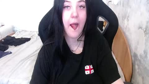 your_8a8y online show from April 23, 4:57 am