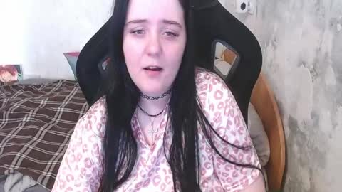 your_8a8y online show from June 6, 5:23 am
