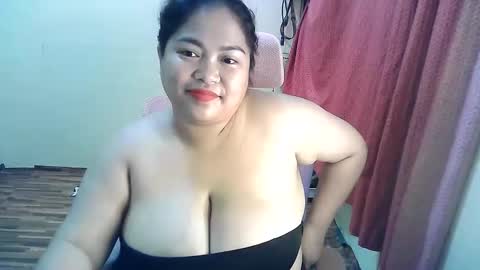 Snapshot of your_big_boobs chatting on October 4, 1:31 pm your_big_boobs online show from October 4, 1:31 pm