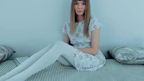 Snapshot of your_caramelka chatting on December 14, 3:34 am Lily online show from December 14, 3:34 am