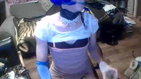 Snapshot of your_dog chatting on December 4, 5:27 am Taylor Tash online show from December 4, 5:27 am