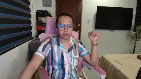 your_dreamgirlxxx69 online show from February 26, 9:08 am