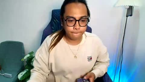 Snapshot of your_dreamgirlxxx69 chatting on June 24, 7:51 am your_dreamgirlxxx69 online show from June 24, 7:51 am
