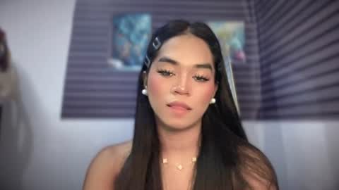 Snapshot of your_goddess_ayesha chatting on June 18, 1:37 pm your_goddess_ayesha online show from June 18, 1:37 pm