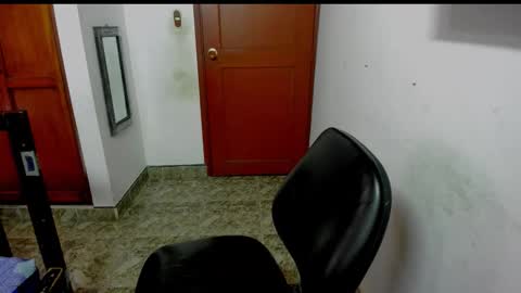 Snapshot of your_hot_friend69 chatting on December 21, 6:48 pm David online show from December 21, 6:48 pm