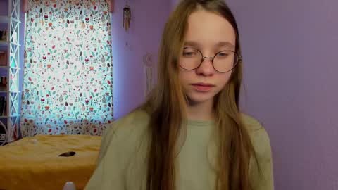 Snapshot of your_leslie chatting on February 19, 11:06 am Leslie online show from February 19, 11:06 am