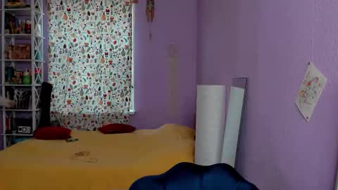 Snapshot of your_leslie chatting on September 18, 1:35 pm Leslie online show from September 18, 1:35 pm