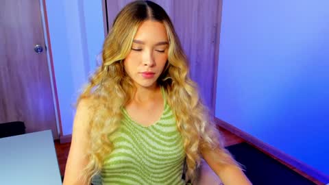 your_little_ online show from December 4, 10:57 am