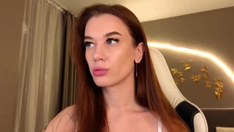 Jessica Loyd online show from November 1, 2:57 am