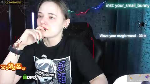 Snapshot of your_small_bunny chatting on November 2, 2:03 am Molly online show from November 2, 2:03 am