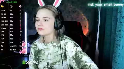 Snapshot of your_small_bunny chatting on June 12, 2:21 am Molly online show from June 12, 2:21 am