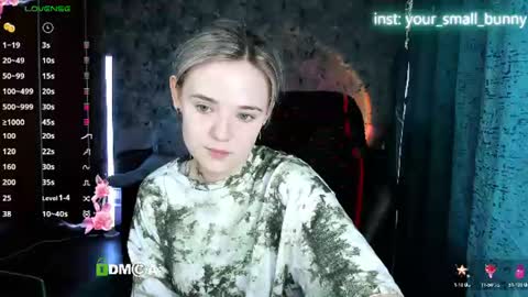 Snapshot of your_small_bunny chatting on June 16, 2:03 am Molly online show from June 16, 2:03 am