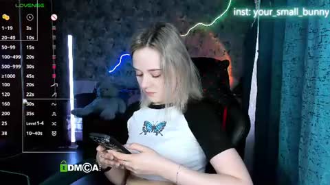 Snapshot of your_small_bunny chatting on June 22, 2:02 am Molly online show from June 22, 2:02 am