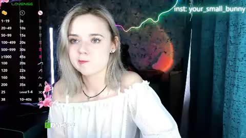 Snapshot of your_small_bunny chatting on July 18, 2:16 am Molly online show from July 18, 2:16 am