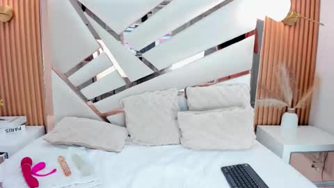 Zoe  online show from March 12, 2:50 am