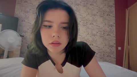 Snapshot of your_tender_doll chatting on July 15, 6:46 pm Alice online show from July 15, 6:46 pm