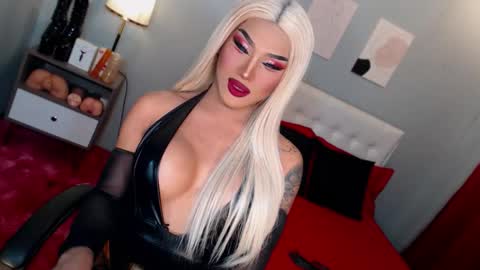 Snapshot of your_truly_goddess143 chatting on November 10, 8:30 pm TRICXIEBELLE online show from November 10, 8:30 pm