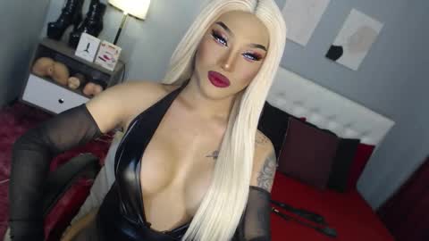 Snapshot of your_truly_goddess143 chatting on November 20, 10:20 pm TRICXIEBELLE online show from November 20, 10:20 pm