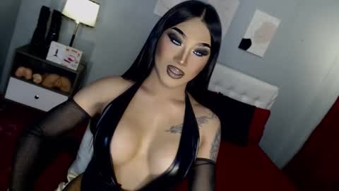 Snapshot of your_truly_goddess143 chatting on December 2, 11:00 pm TRICXIEBELLE online show from December 2, 11:00 pm