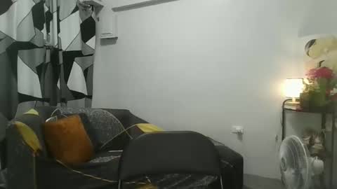 Snapshot of your_unmarriedwife chatting on May 13, 6:33 am your_unmarriedwife online show from May 13, 6:33 am