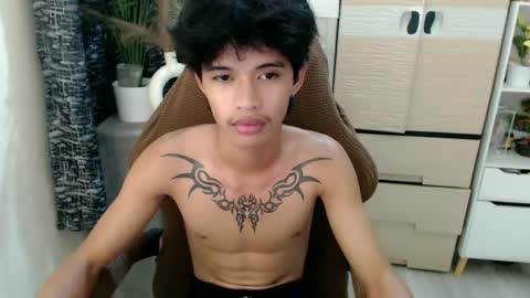 yourasian_eric online show from February 28, 5:03 pm