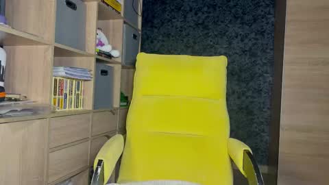 Mia online show from January 6, 2:54 pm