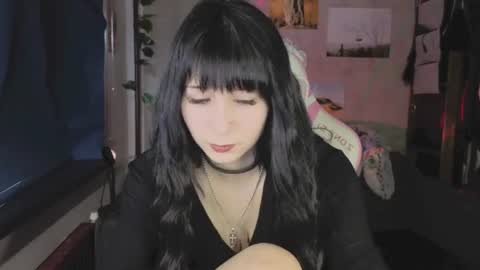 Snapshot of yourcutiegoth chatting on June 21, 1:35 pm Vasilisa online show from June 21, 1:35 pm