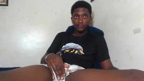 Yourdaddy2005 online show from November 21, 4:44 am