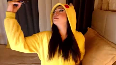 JEN  online show from April 23, 1:02 pm