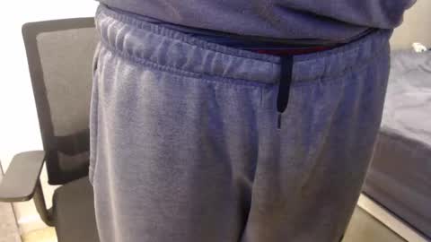 hornyedging online show from April 9, 10:15 pm