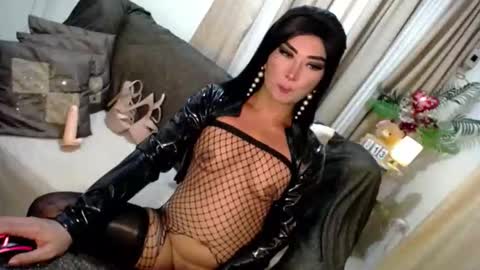 Snapshot of yourdream_rhea chatting on June 3, 2:33 pm rhea online show from June 3, 2:33 pm