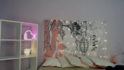 yourdreamcristal online show from February 19, 1:39 pm