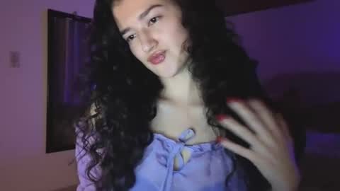 yourdreamgirl2025 online show from April 7, 12:11 am