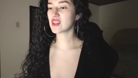 yourdreamgirl2025 online show from April 28, 12:09 am