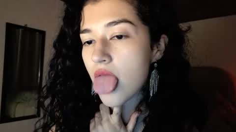 yourdreamgirl2025 online show from July 1, 12:56 am