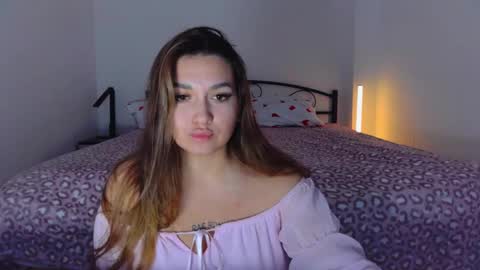 Snapshot of youremily_xx chatting on October 12, 9:47 pm Emily  online show from October 12, 9:47 pm
