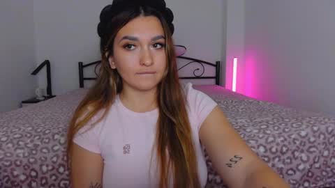 Snapshot of youremily_xx chatting on October 22, 9:20 am Emily  online show from October 22, 9:20 am