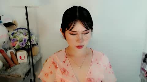 PrettyElla online show from November 21, 12:15 pm