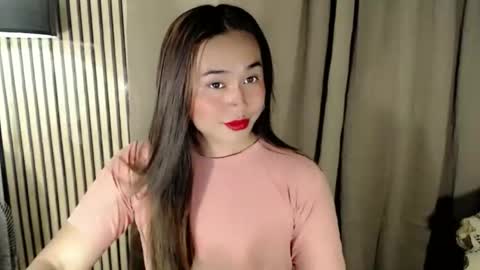 Snapshot of yourfavoratequinn chatting on December 3, 6:43 am Quinn online show from December 3, 6:43 am