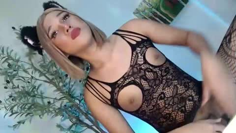 Snapshot of yourgirlnextdoor18 chatting on May 18, 3:24 am yourgirlnextdoor18 online show from May 18, 3:24 am