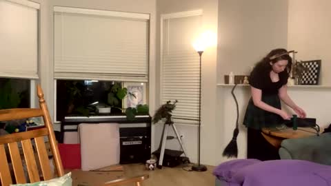 Sarlei Sar-uh-lie online show from November 29, 1:30 am